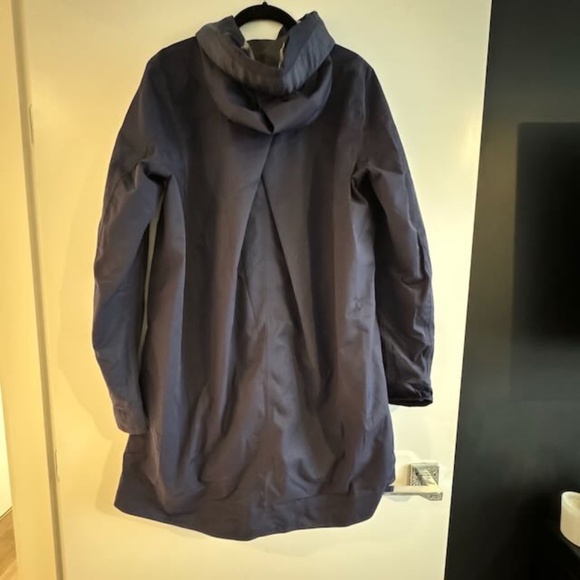 lululemon SAVASANA WATERPROOF JACKET II DEEP INDIGO Sz 8 - Picture 6 of 7